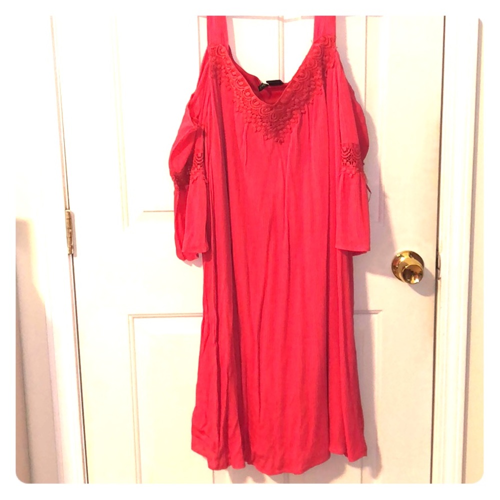Shoulder cut out pink dress
